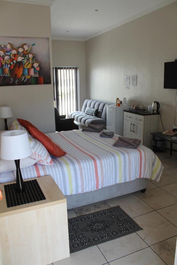 LivingAtLarge Guest House Langebaan Extérieur photo